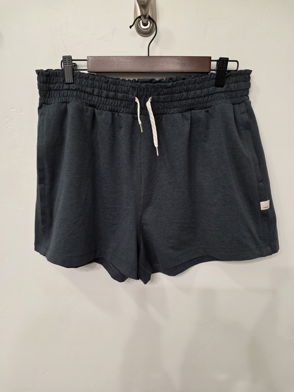 Vuori Women's Halo Boyfriend Drawstring Shorts Size L